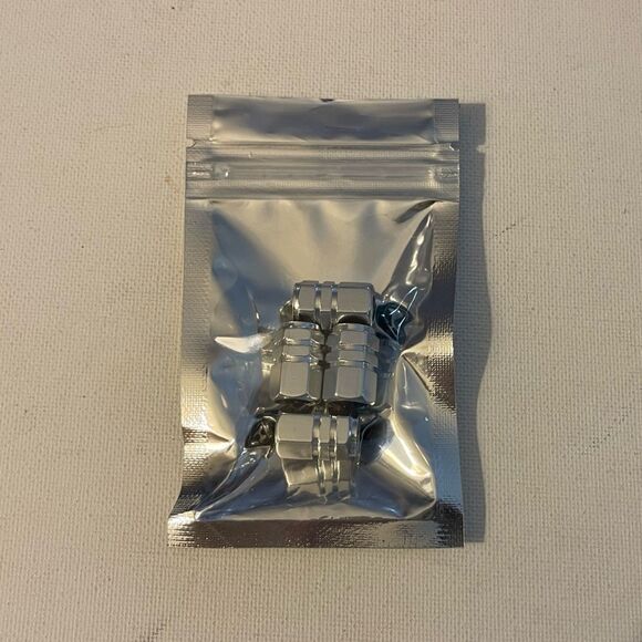 Honda Logo valve Stem caps in Silver set of 4 NWT - Picture 4 of 5